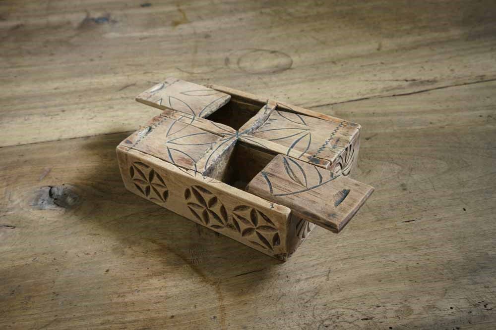 GR Gewürzschatulle aus Arvenholz 1678