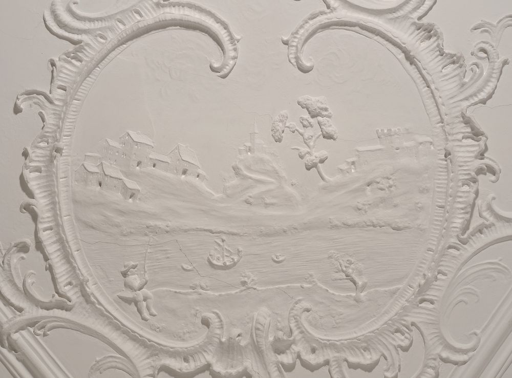 Detail einer Stuckkartusche im ehemaligen Gasthaus zum Goldenen Adler.