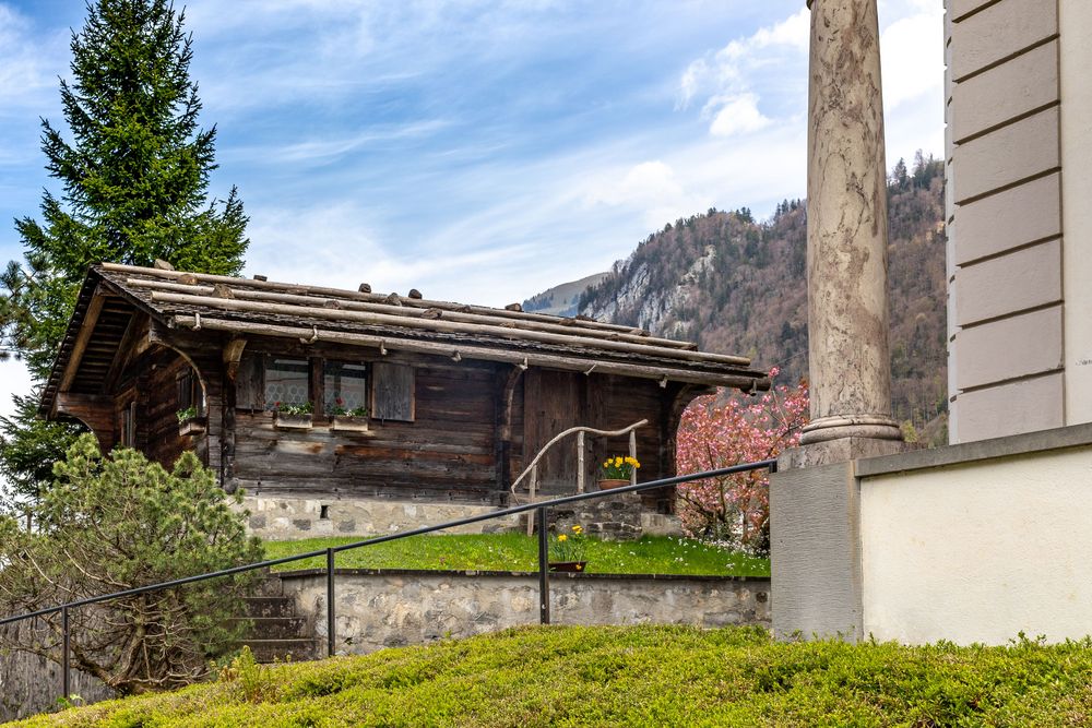 Klause Konrad Scheubers neben der Pfarrkirche Wolfenschiessen