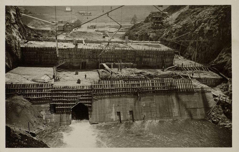 Baustelle der grossen Staumauer im Schräh
