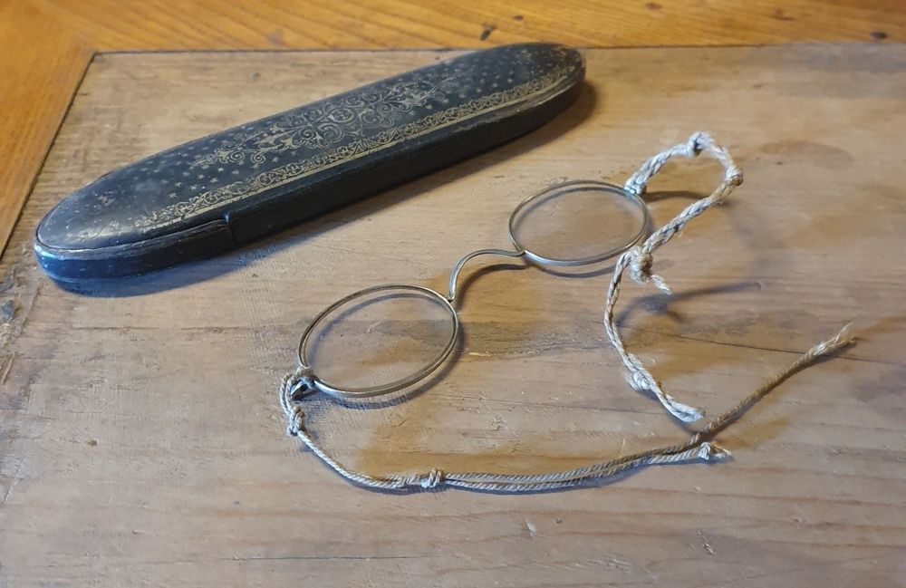Des lunettes rafistolées