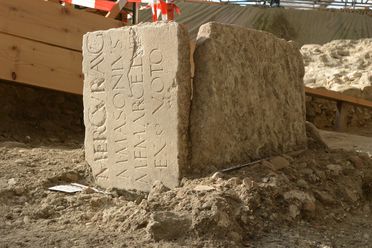 bloc gravé découvert à Saint-Antoine