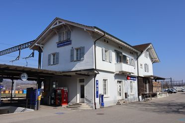 Bahnhof Luterbach-Attisholz, Ausgangspunkt für den Dorfrundgang.