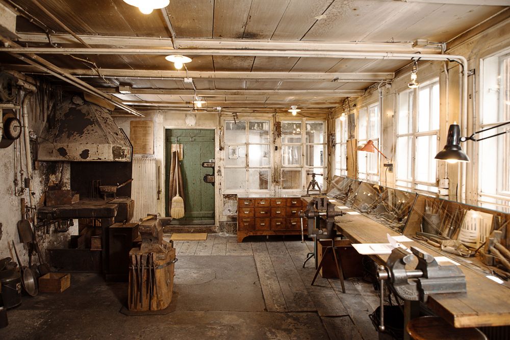 Einblick in alte Werkstatt der Klötzli Messerschmiede