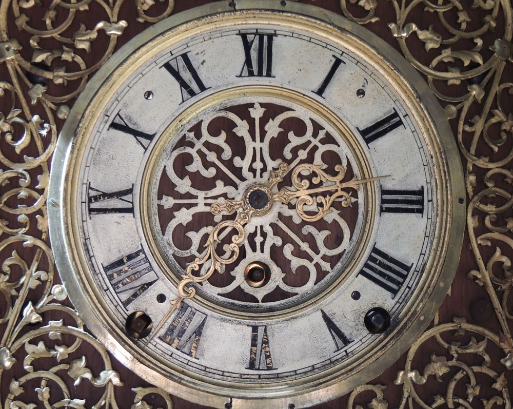 bischöfliche Kommodenuhr, um 1880