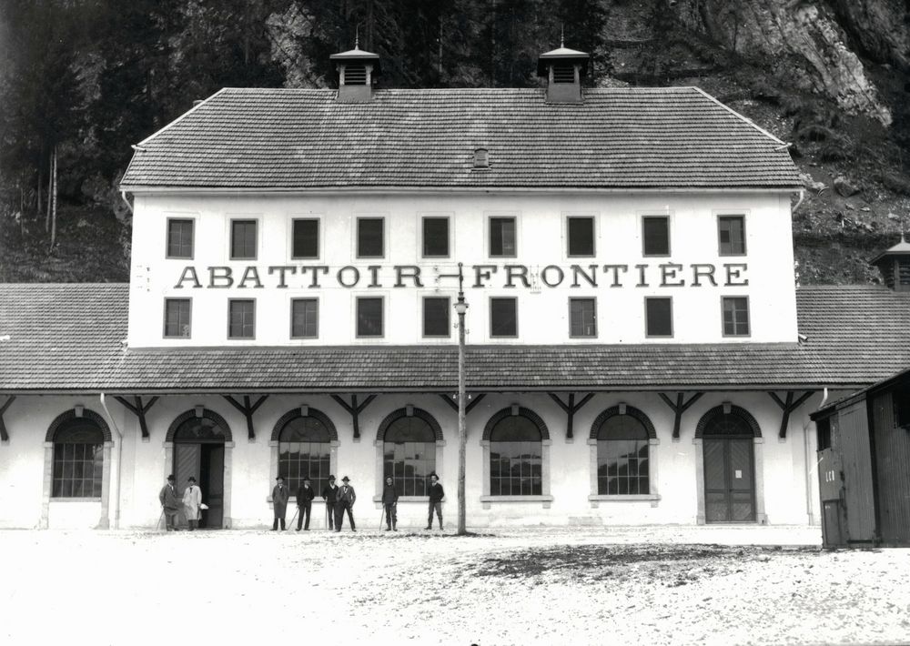 Carte postale, abattoirs frontière, vers 1900