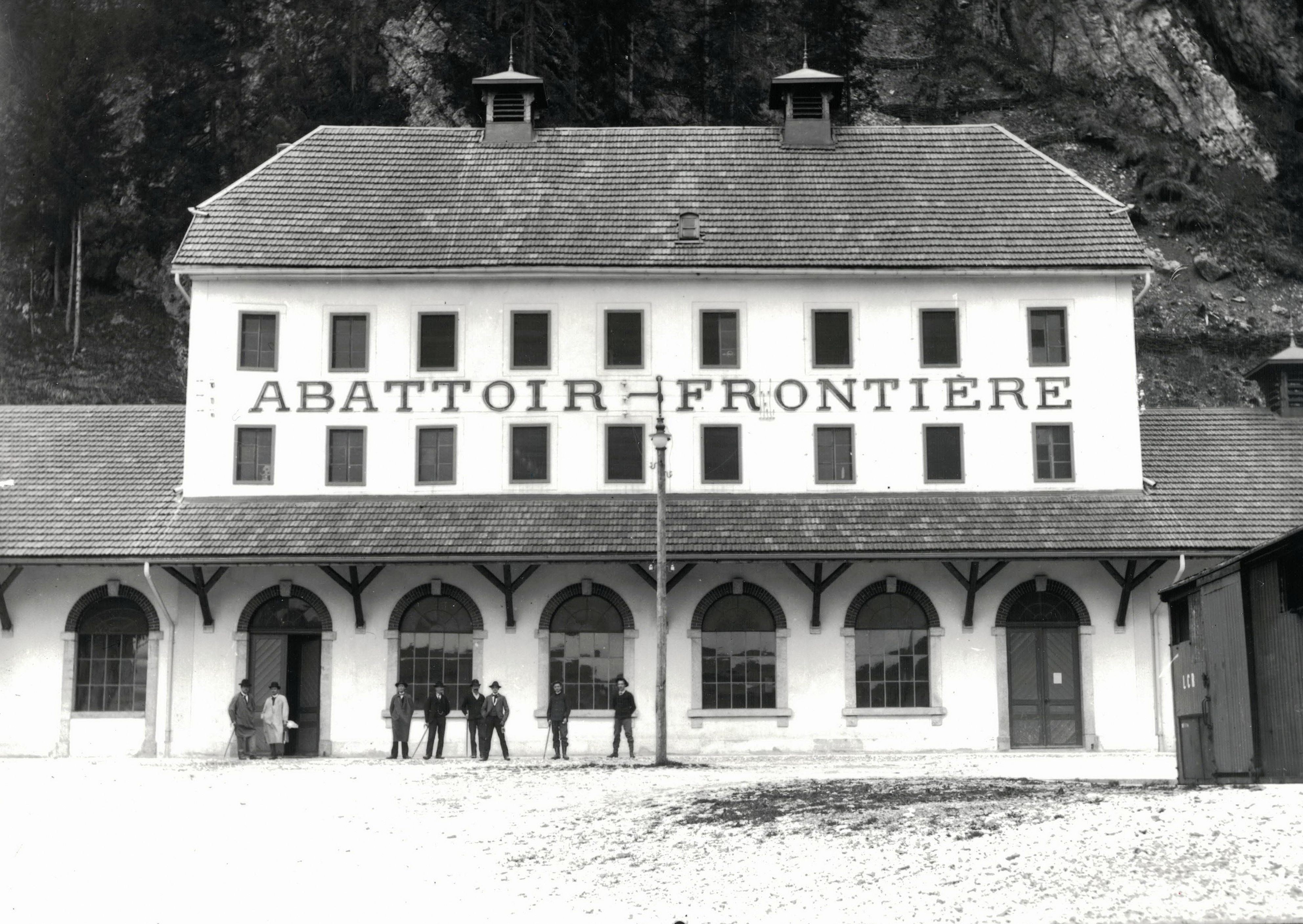 Carte postale, abattoirs frontière, vers 1900