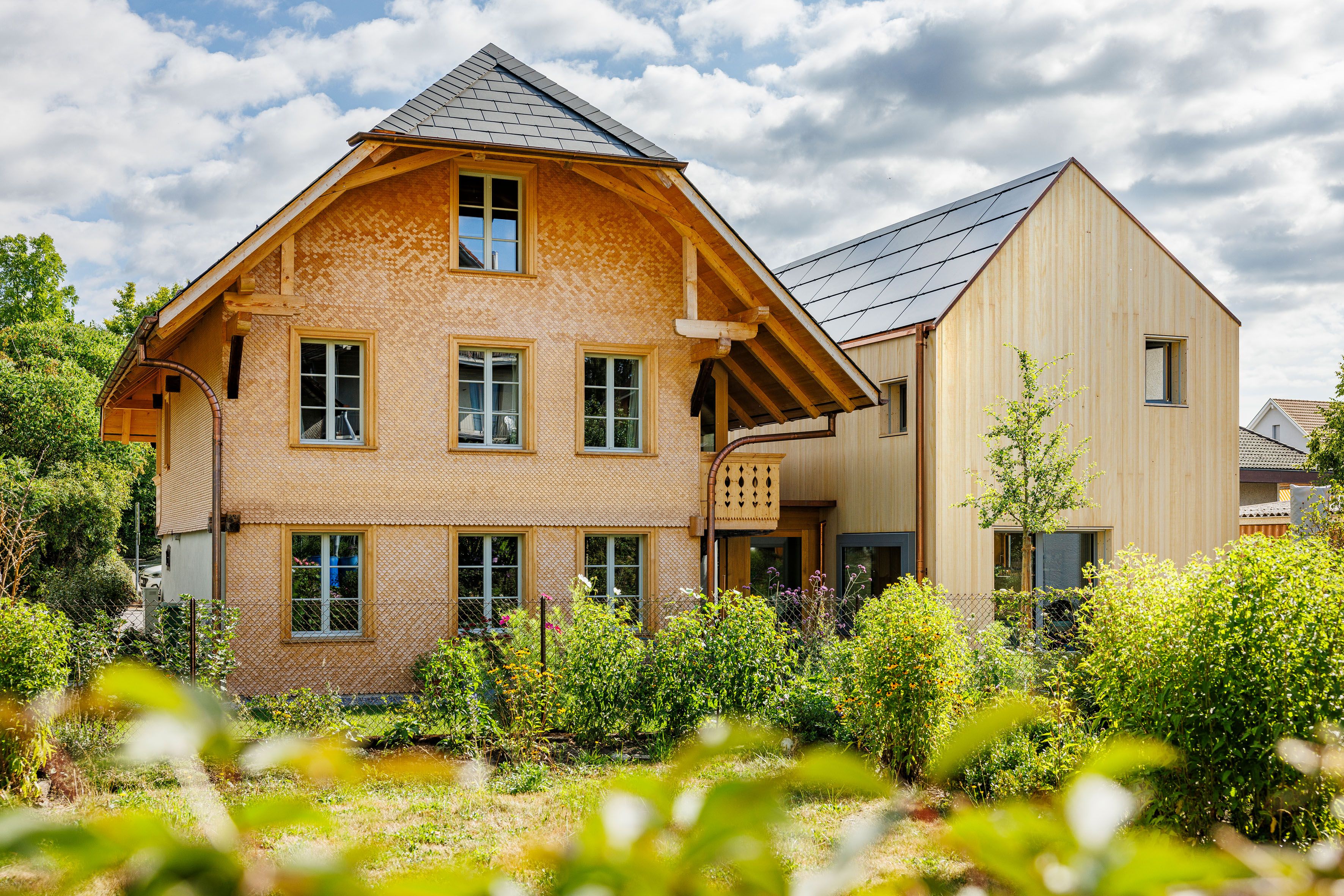 Weiterbauen im Dorfkern: Stöckli aus dem 18. Jahrhundert mit zeitgemässem Anbau in Jegenstorf.
