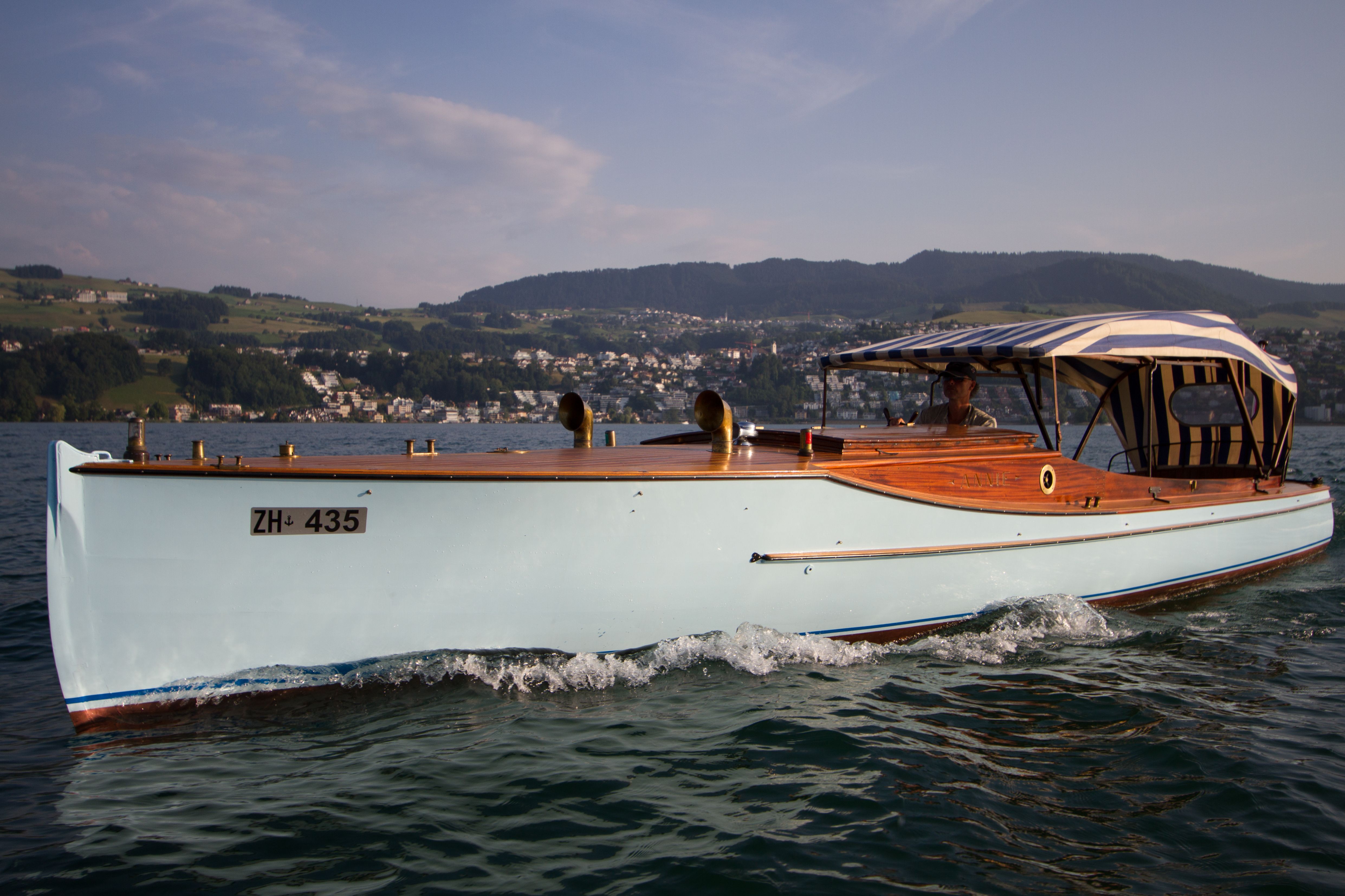 Fahrten ab Hafen Wädenswil zur Halbinsel Au mit dem Pläsierboot ANNIE (1912)