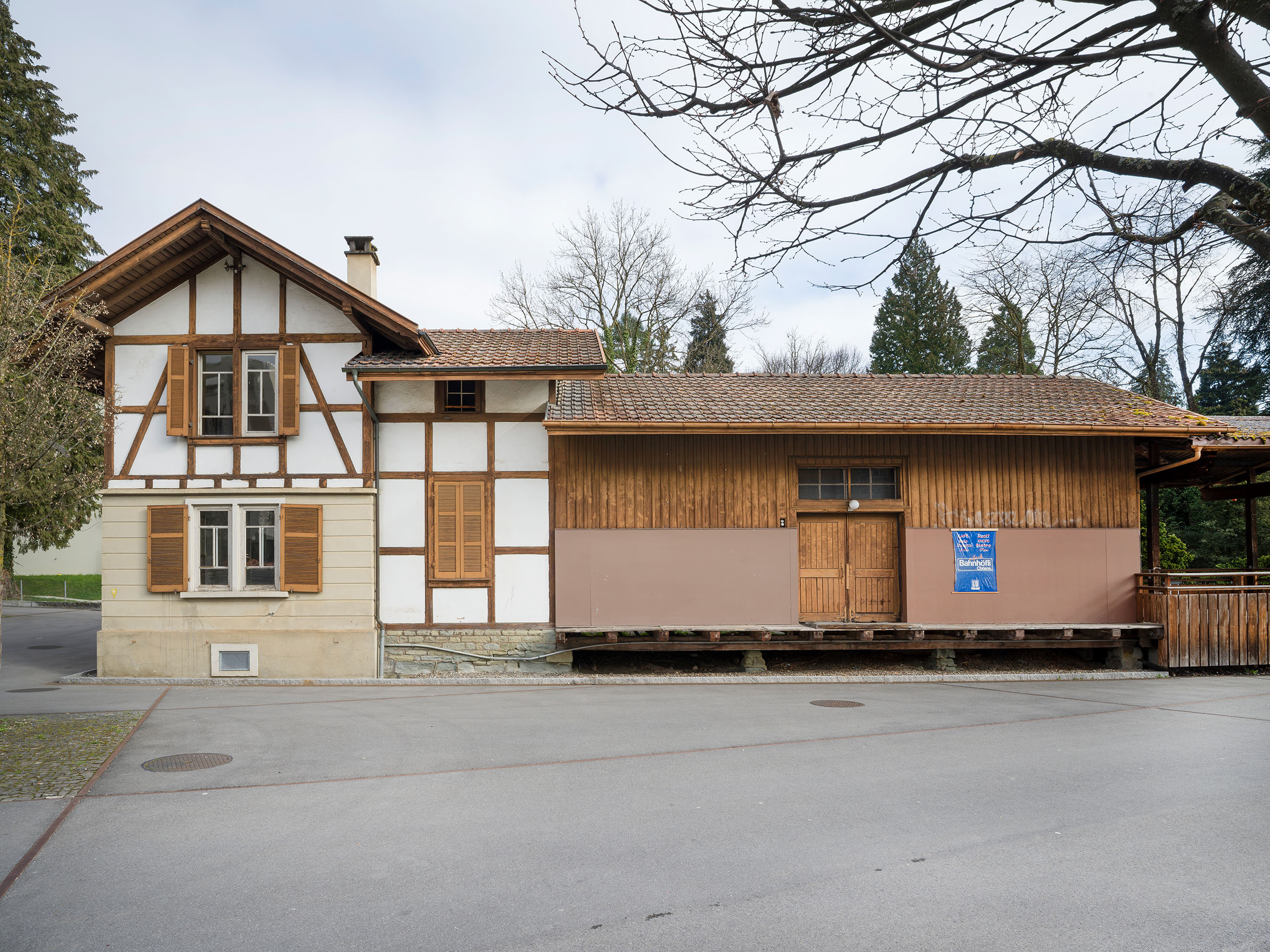 Bahnhöfli Kriens-Luzern-Bahn, Süd-Fassade, 2025