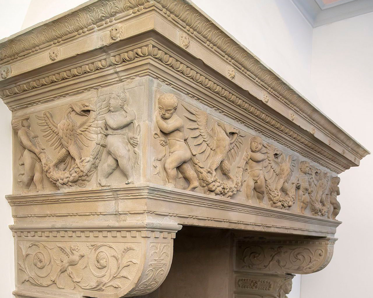 Kamin von ~1560, heute im Kommissionszimmer II