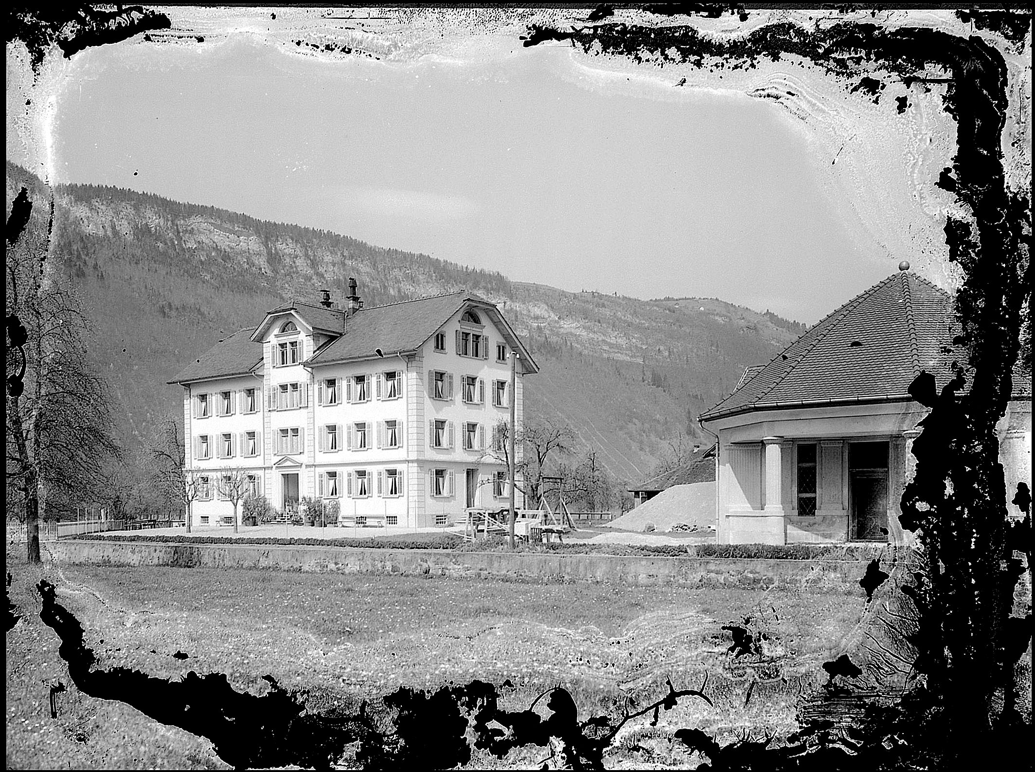 Historische Aufnahme, altes Kinderheim mit Mettenweg Kapelle 