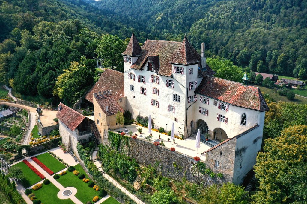 Lostorf, Schloss Wartenfels, historisches, altes Handwerk, Handdruck Tapeten, Vergoldung, Dekorationsmalerei