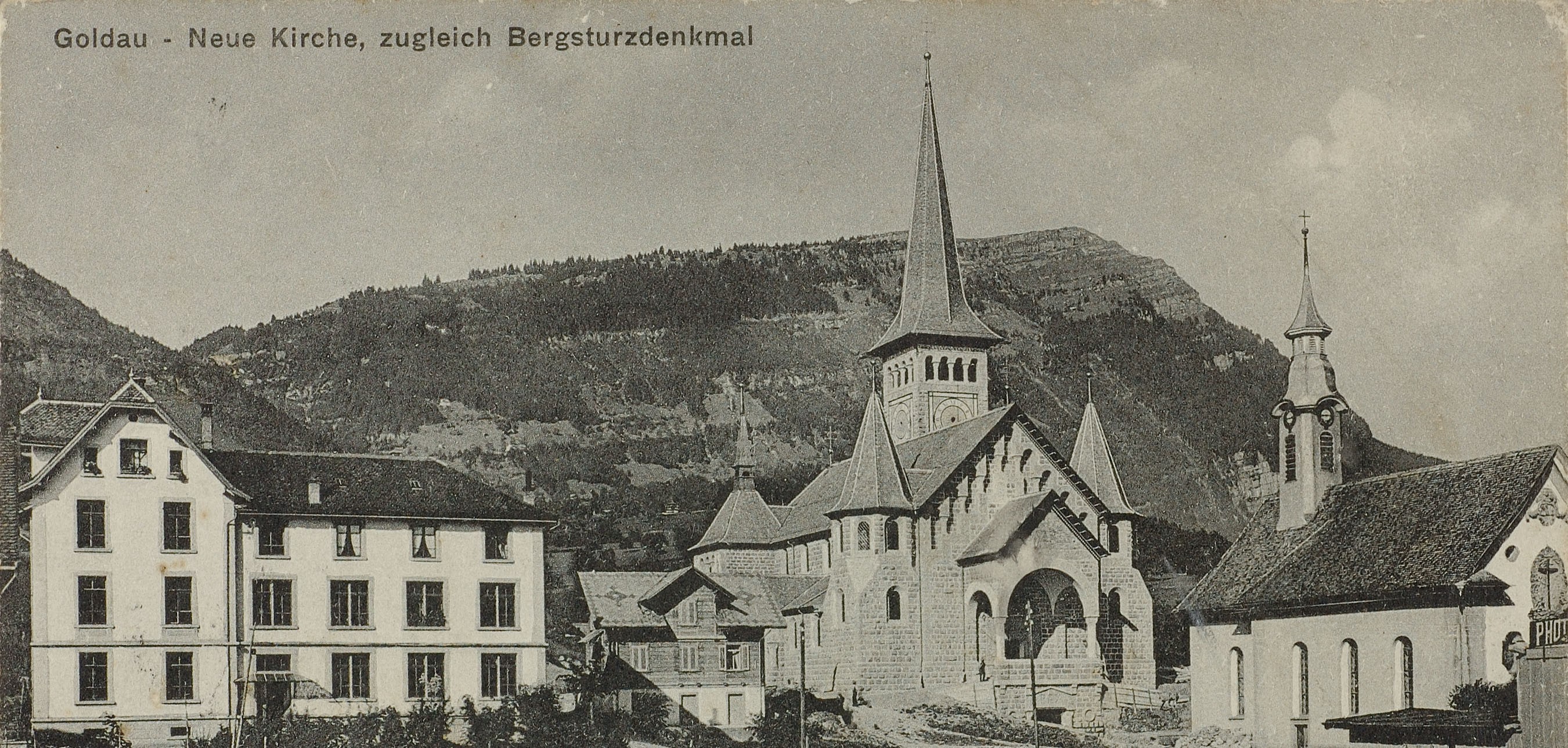 Pfarrkirche Herz-Jesu Goldau bis Nagelflue. Unterwegs im Bergsturzdorf Goldau.